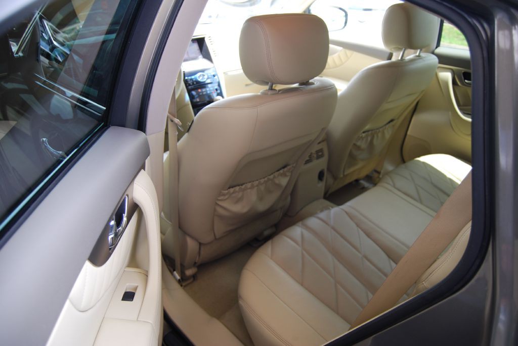 2010 INFINITI FX35 Image 6