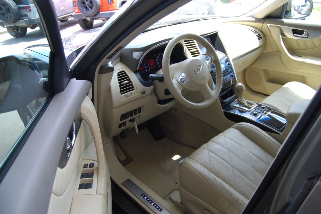 2010 INFINITI FX35 Image 7