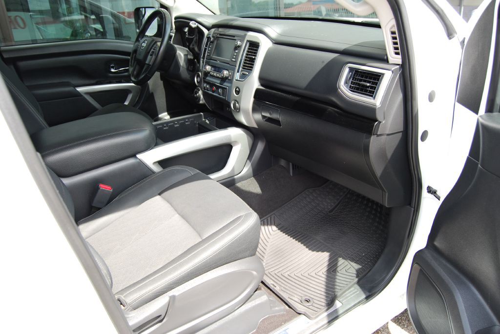 2019 Nissan Titan Image 3