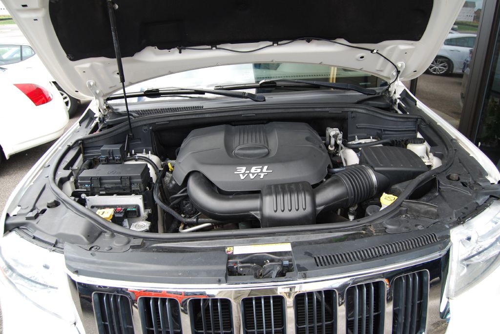 2012 Jeep Grand Cherokee Image 9