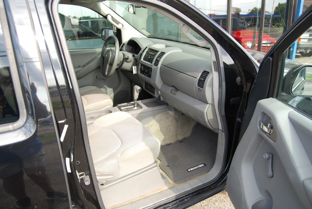 2013 Nissan Frontier Image 3