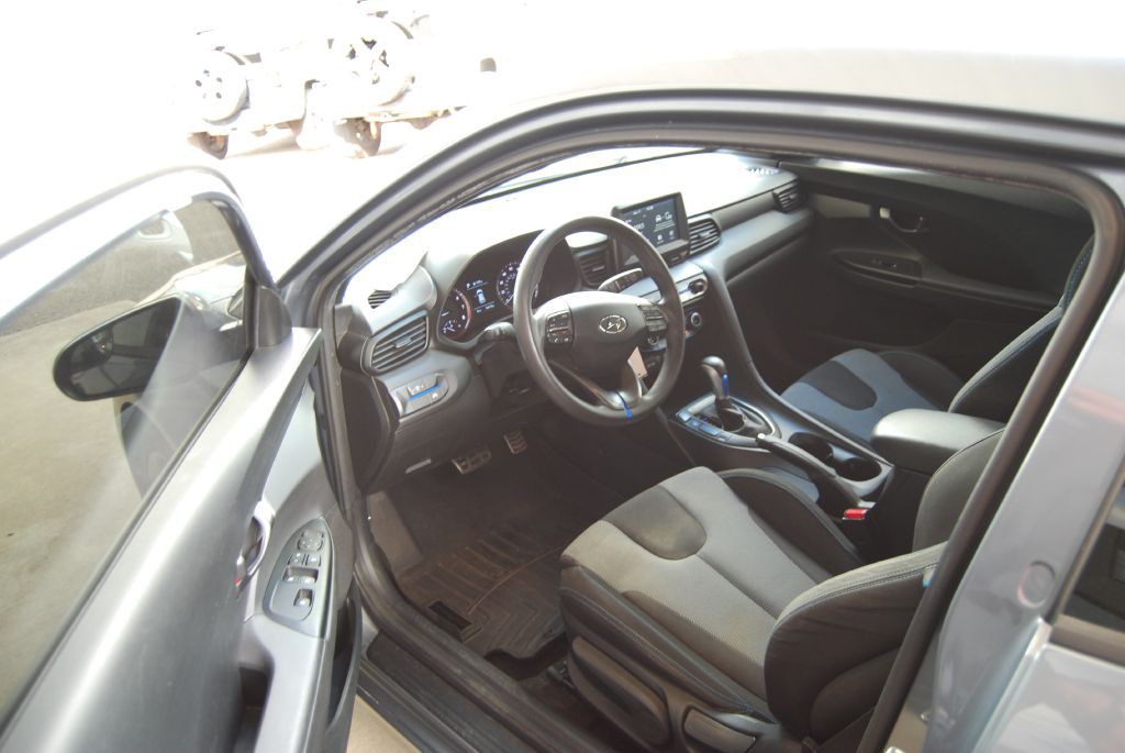 2019 Hyundai Veloster Image 6
