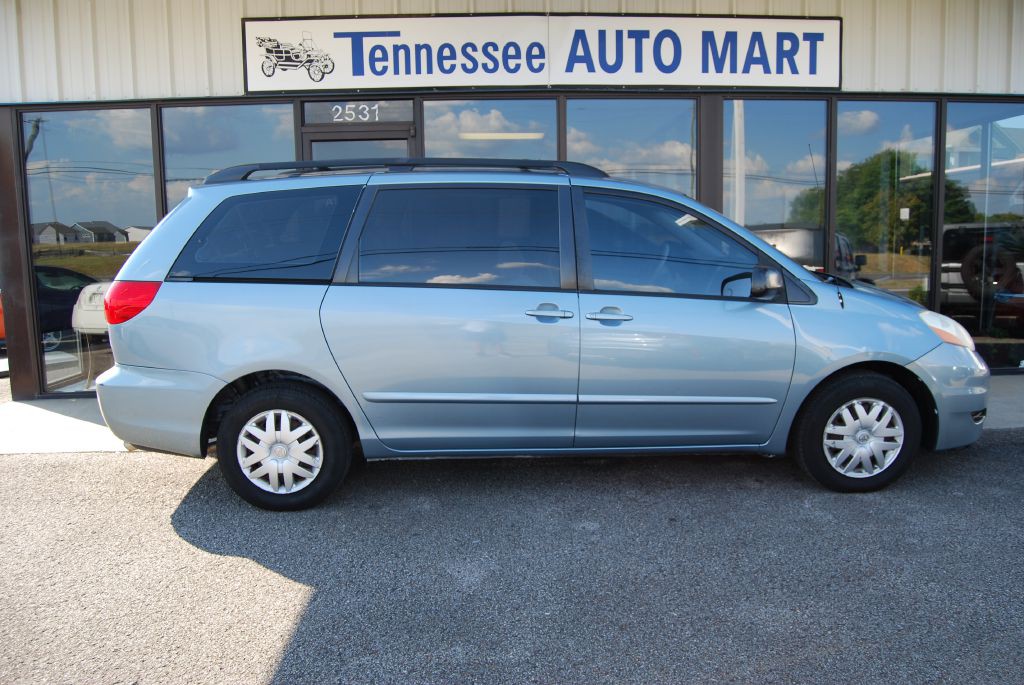 2008 Toyota Sienna Image 1