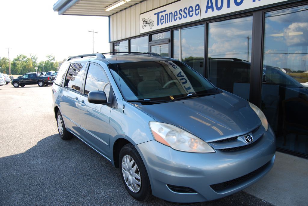 2008 Toyota Sienna Image 2