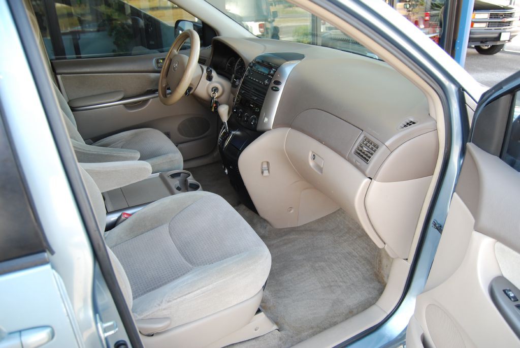 2008 Toyota Sienna Image 3
