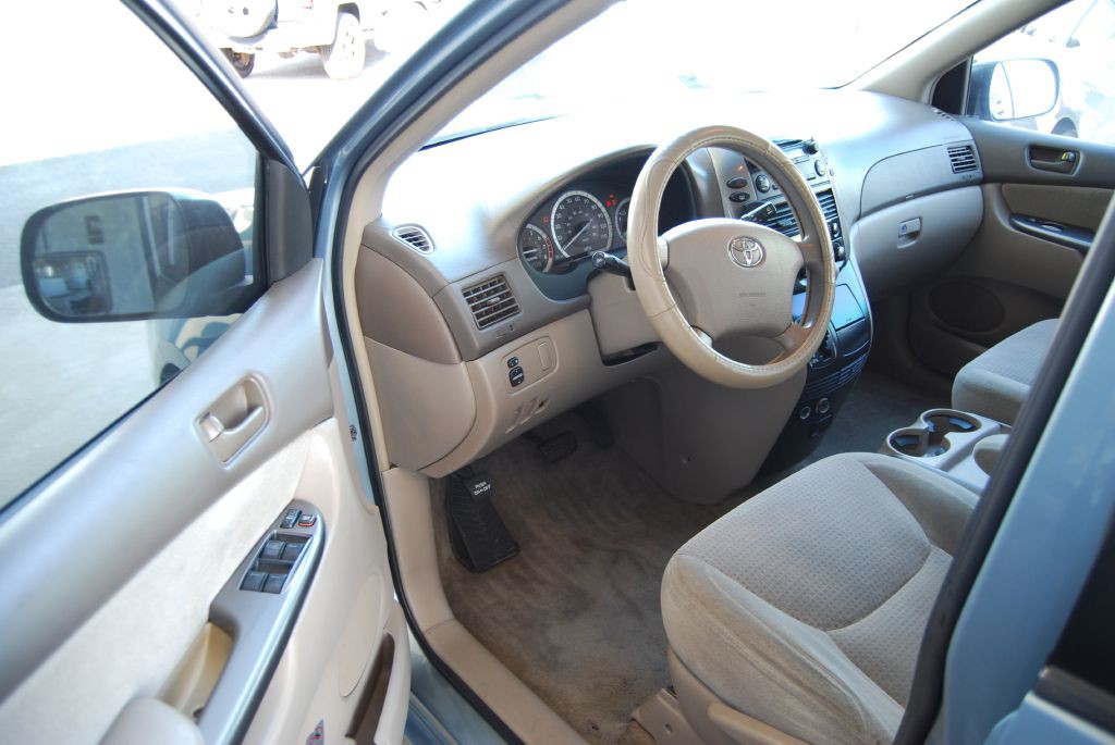 2008 Toyota Sienna Image 9