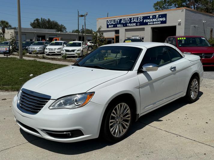 2012 Chrysler 200 Image 1