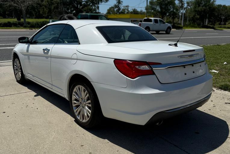 2012 Chrysler 200 Image 2