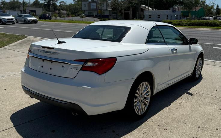 2012 Chrysler 200 Image 3