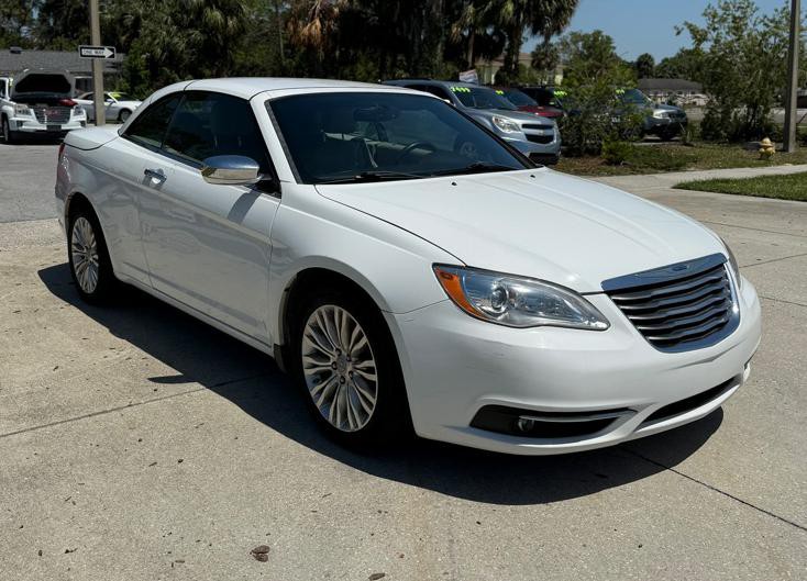 2012 Chrysler 200 Image 4