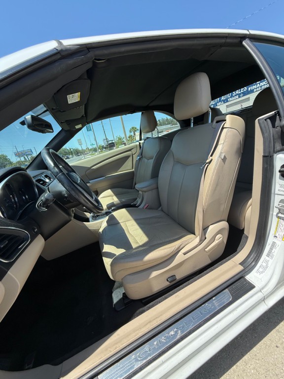 2012 Chrysler 200 Image 5