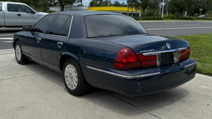 2005 Mercury Grand Marquis Image 2
