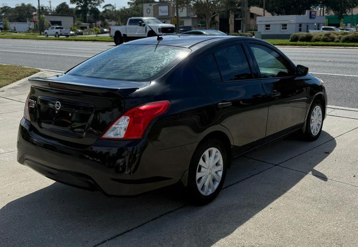2017 Nissan Versa Image 3