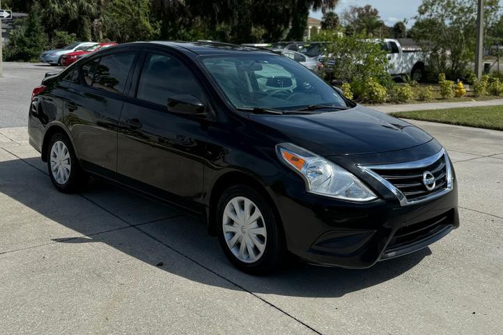 2017 Nissan Versa Image 4
