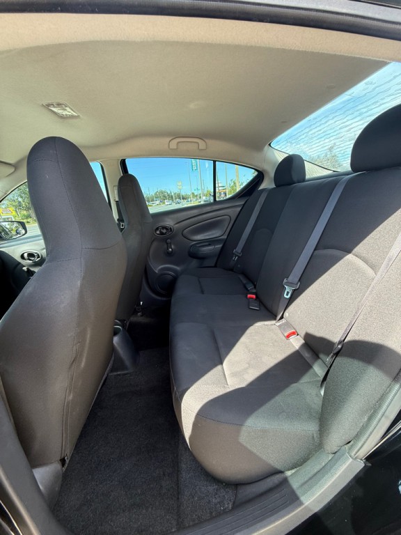 2017 Nissan Versa Image 6