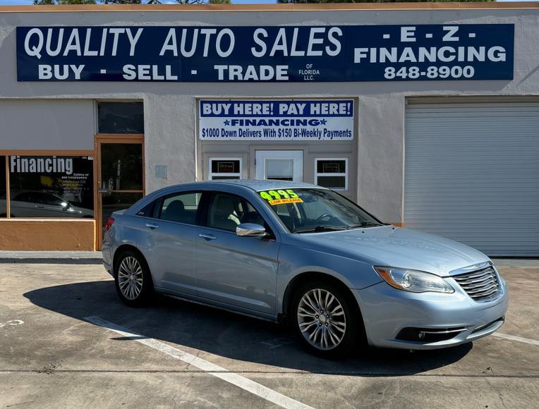 2013 Chrysler 200 Image 1