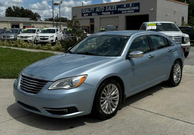 2013 Chrysler 200 Image 2