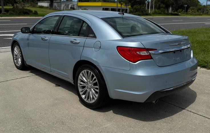 2013 Chrysler 200 Image 3