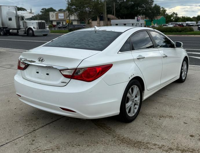 2011 Hyundai Sonata Image 3
