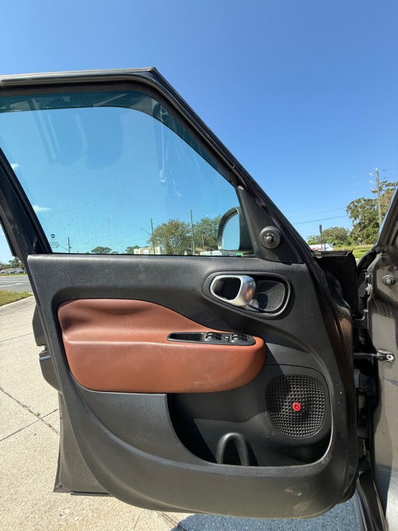 2014 FIAT 500L Image 8
