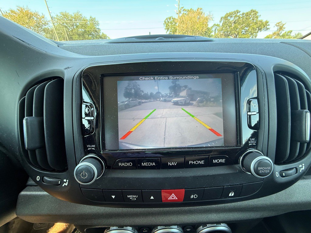 2014 FIAT 500L Image 9