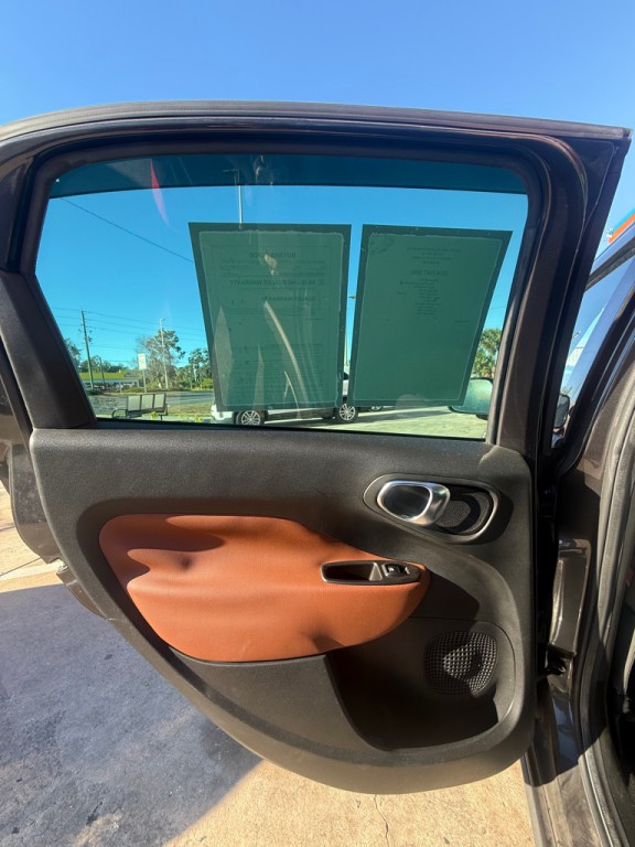 2014 FIAT 500L Image 9