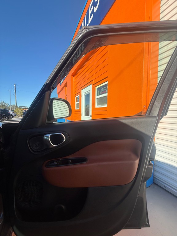 2014 FIAT 500L Image 12