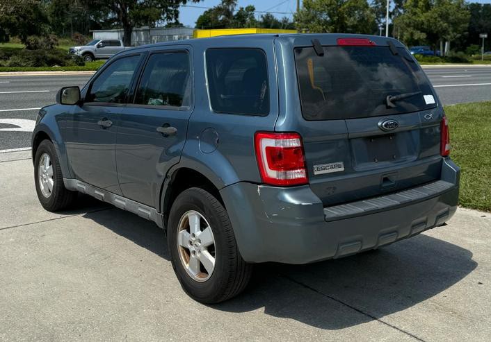2010 Ford Escape Image 2