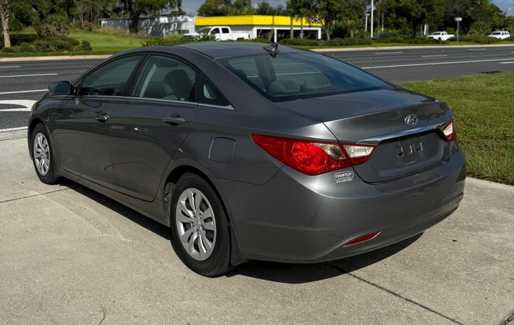 2011 Hyundai Sonata Image 2