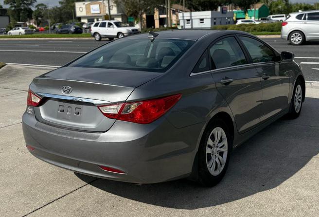 2011 Hyundai Sonata Image 3