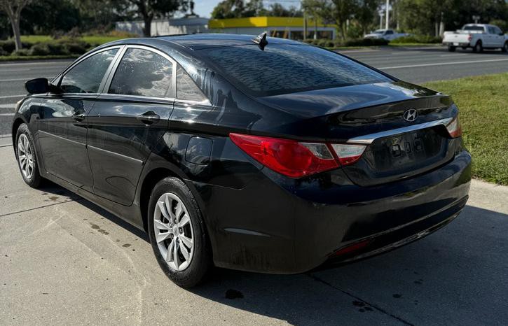 2011 Hyundai Sonata Image 2