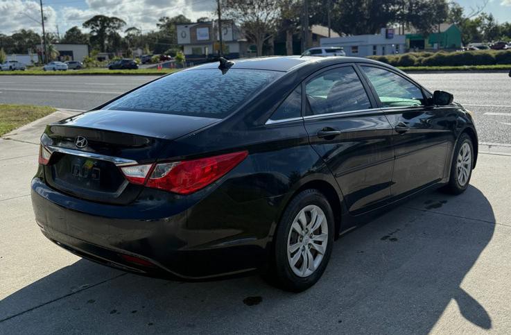 2011 Hyundai Sonata Image 3