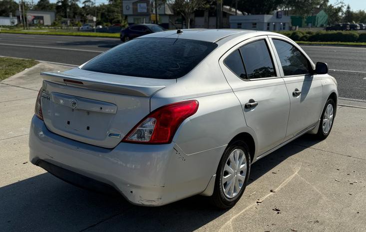 2015 Nissan Versa Image 4