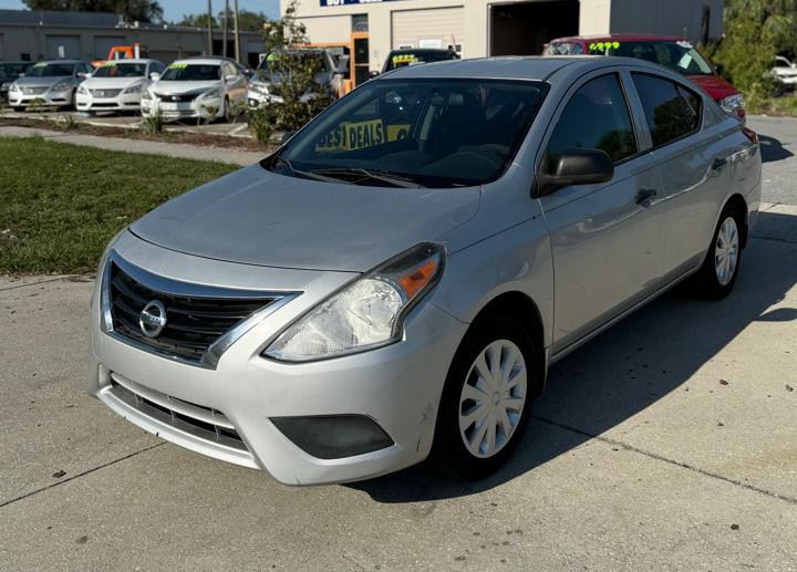 2015 Nissan Versa Image 3