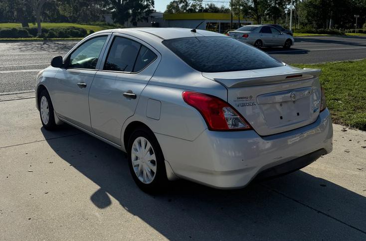2015 Nissan Versa Image 4