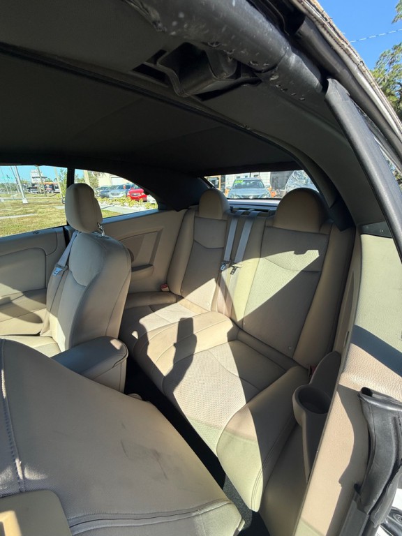 2011 Chrysler 200 Image 7