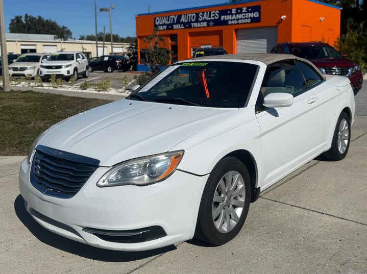 2011 Chrysler 200 Image 2