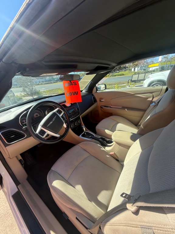 2011 Chrysler 200 Image 7