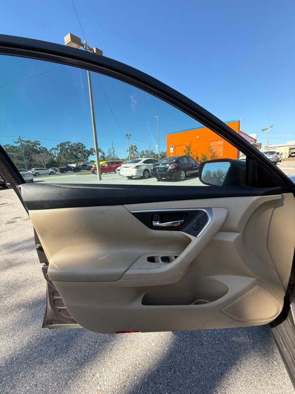 2015 Nissan Altima Image 8