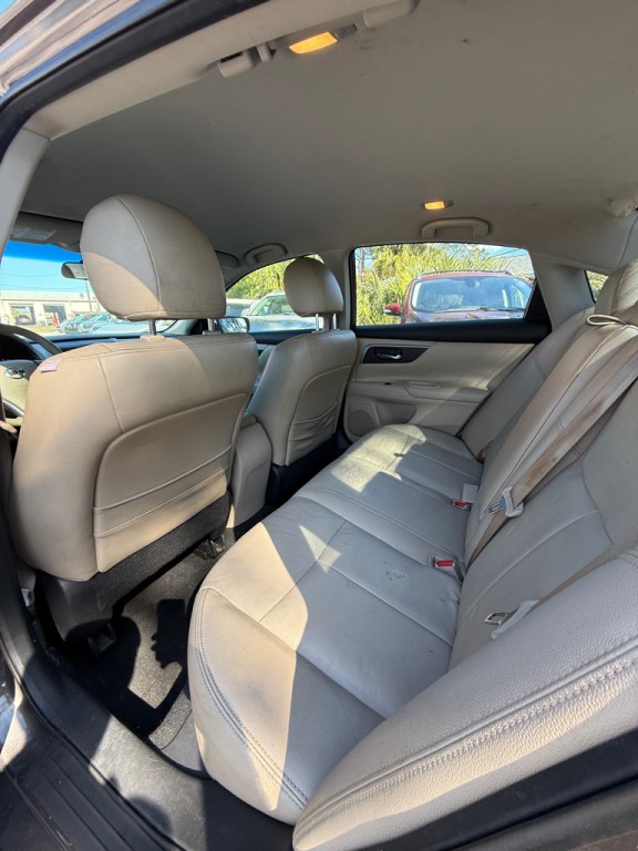 2015 Nissan Altima Image 9