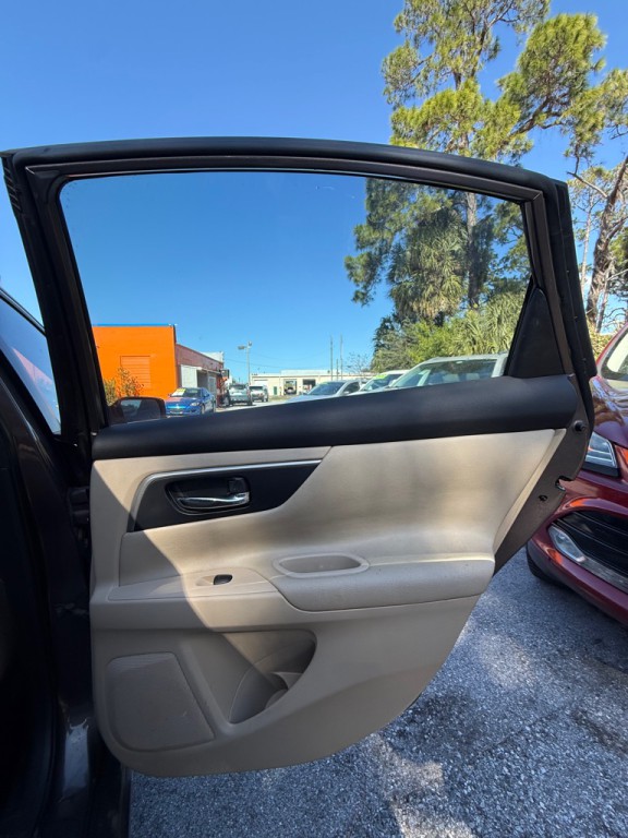 2015 Nissan Altima Image 14