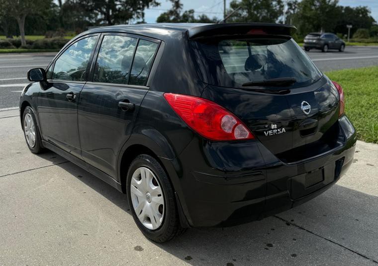 2010 Nissan Versa Image 2