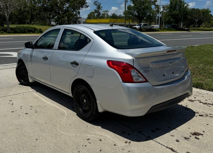 2016 Nissan Versa Image 3
