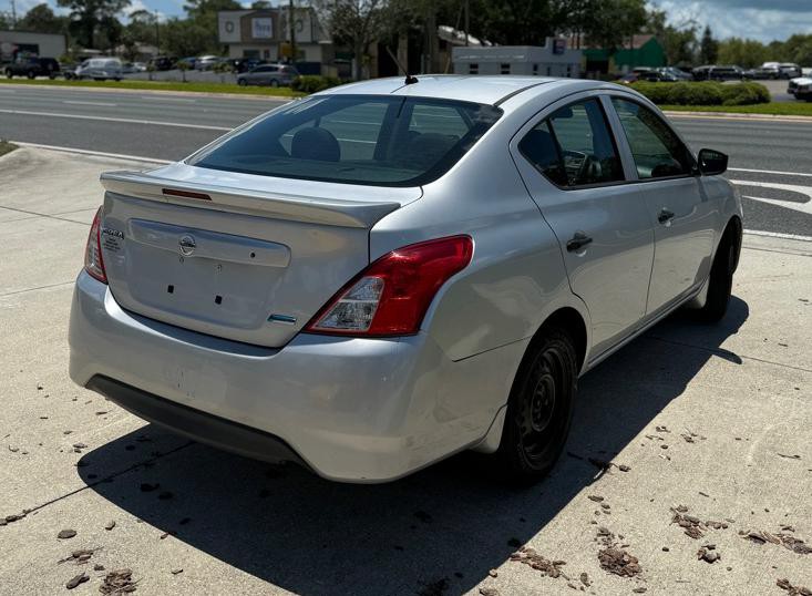 2016 Nissan Versa Image 4