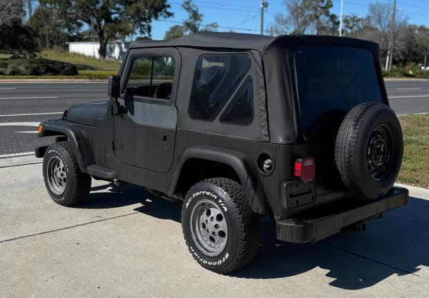 1998 Jeep Wrangler Image 3