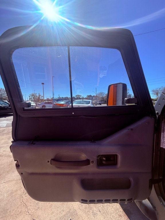 1998 Jeep Wrangler Image 7