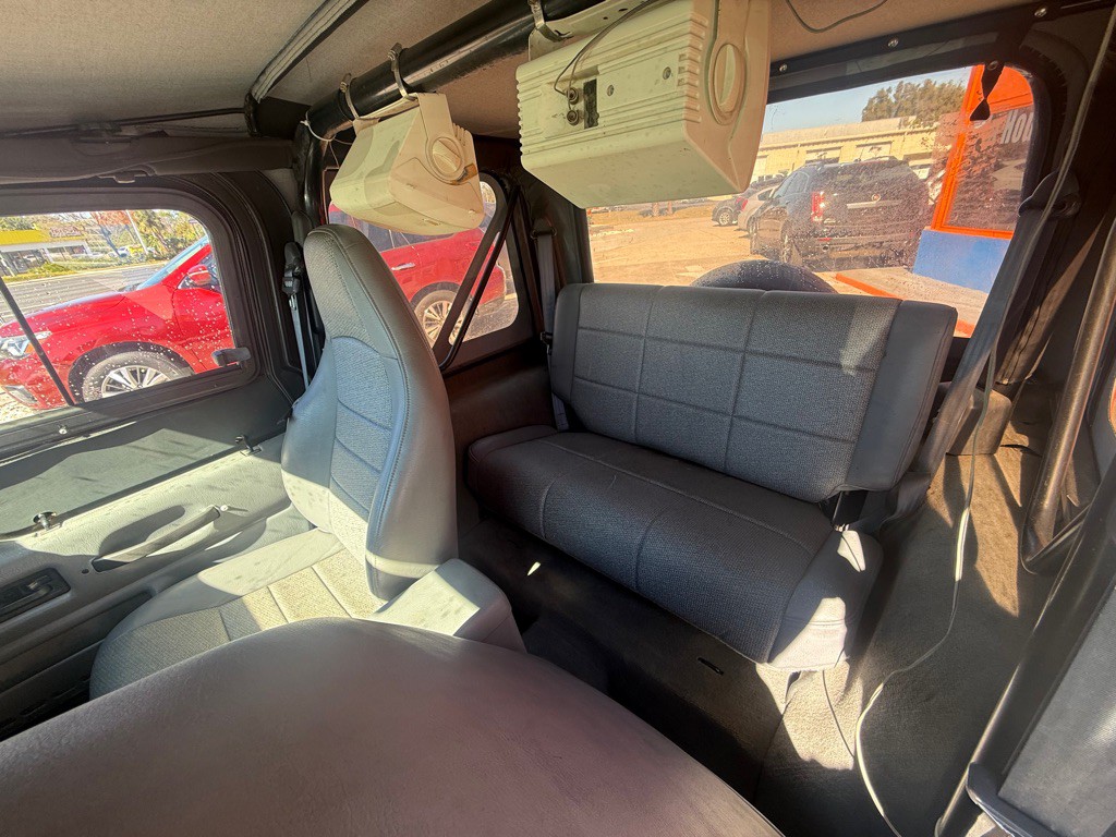 1998 Jeep Wrangler Image 8