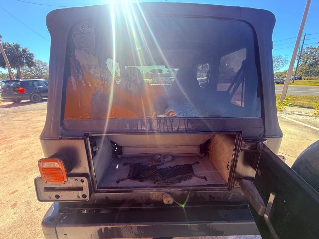 1998 Jeep Wrangler Image 9