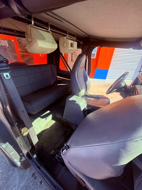 1998 Jeep Wrangler Image 11