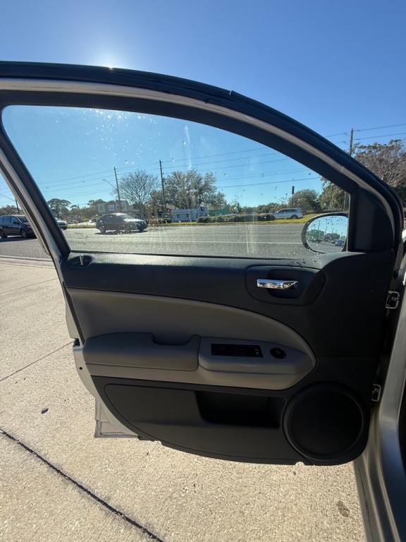 2012 Dodge Caliber Image 8